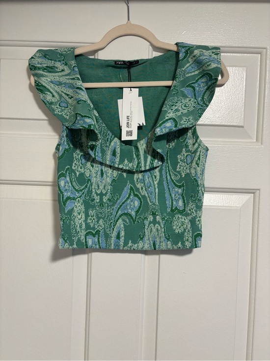 Zara Tops - NEW Zara Green Paisley Ruffle-Trim Crop Top